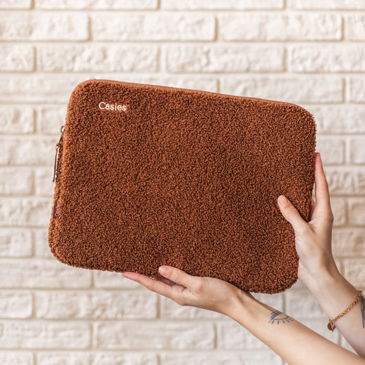 Teddy Laptop Sleeves: Warmte en Stijl voor je 13 en 14-inch Laptop