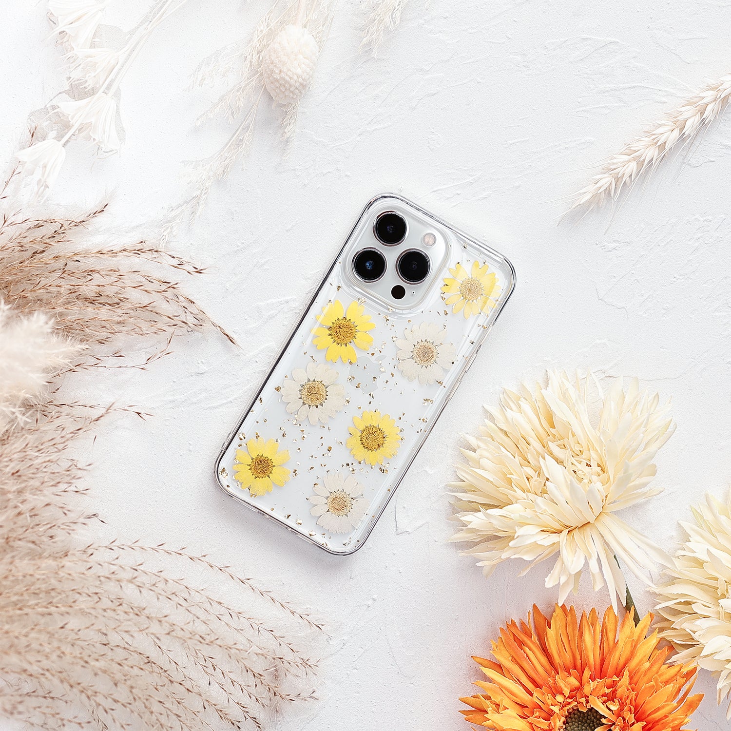 Sanne dried flowers phone case